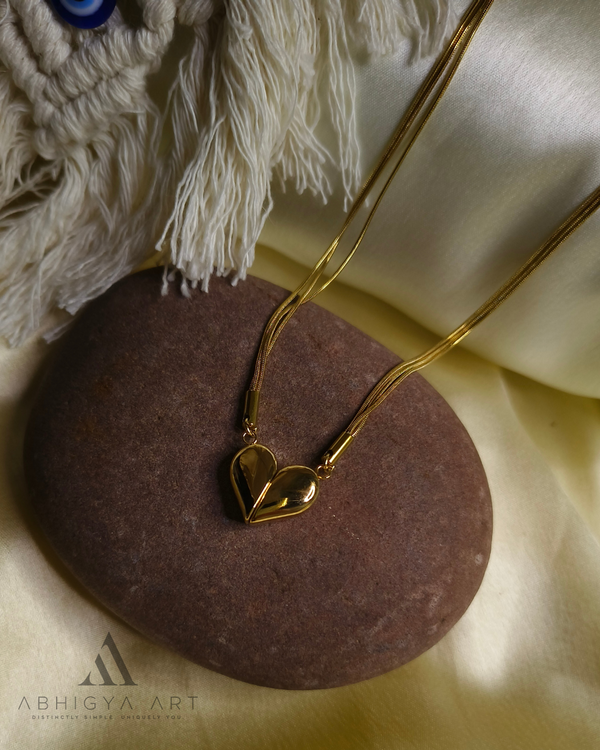 One Heart, Two Souls – A Necklace That Connects Forever
