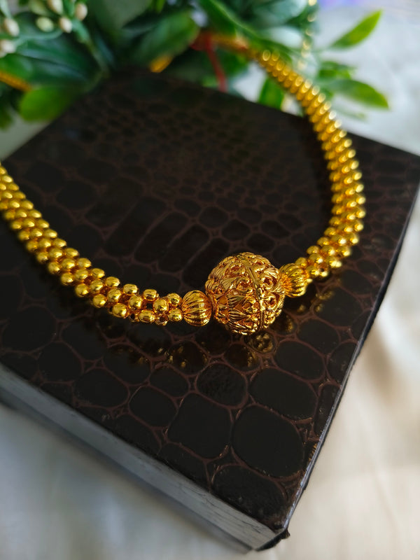 Gold Thushi Necklace with Ornate Pendant