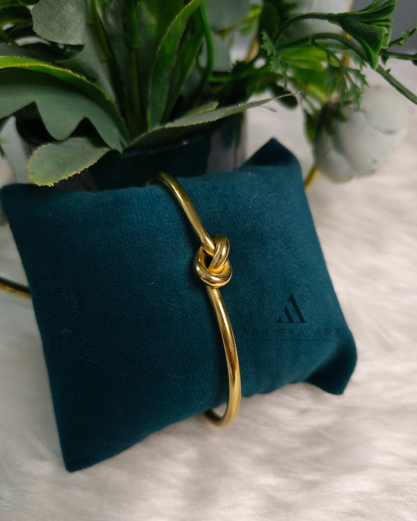 Love Knot Gold Bangle